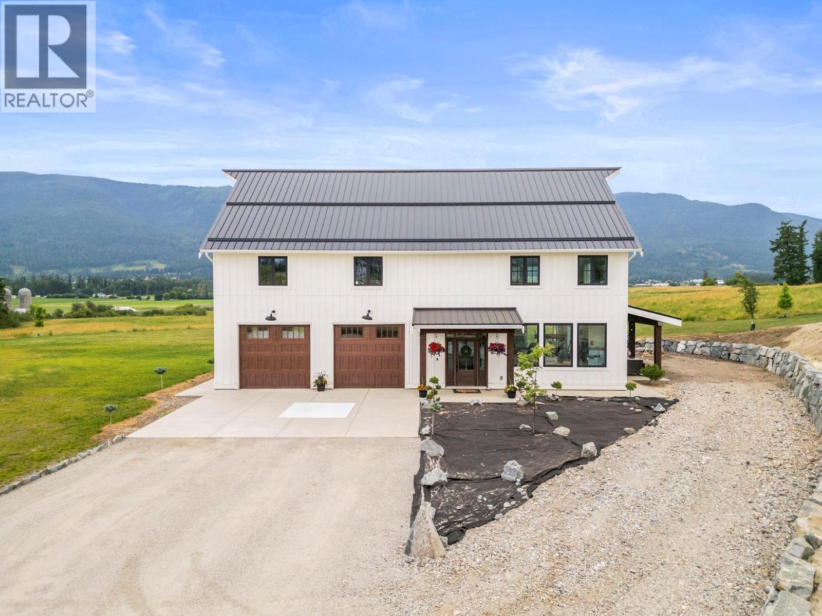  2589 Young Road, Spallumcheen