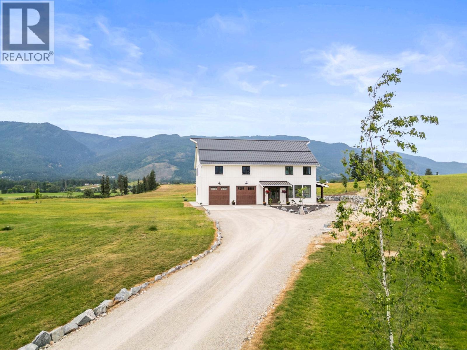  2589 Young Road, Spallumcheen