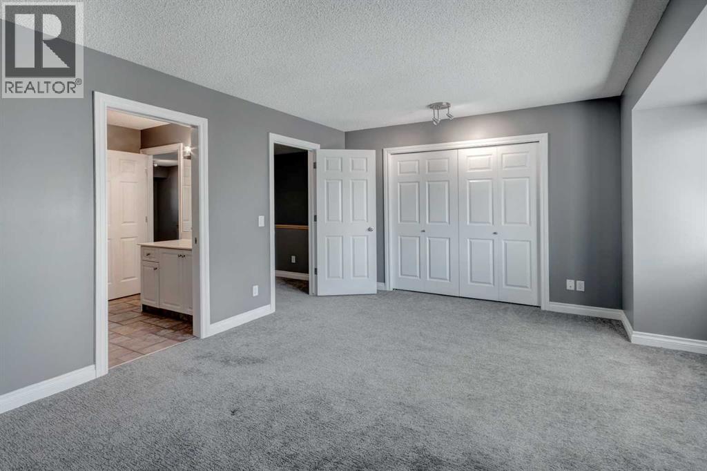 Single Family House for Sale in  Regal Park NE Renfrew Calgary 