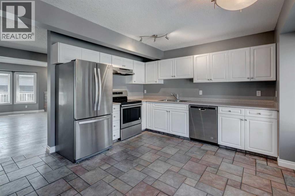 Single Family House for Sale in  Regal Park NE Renfrew Calgary 