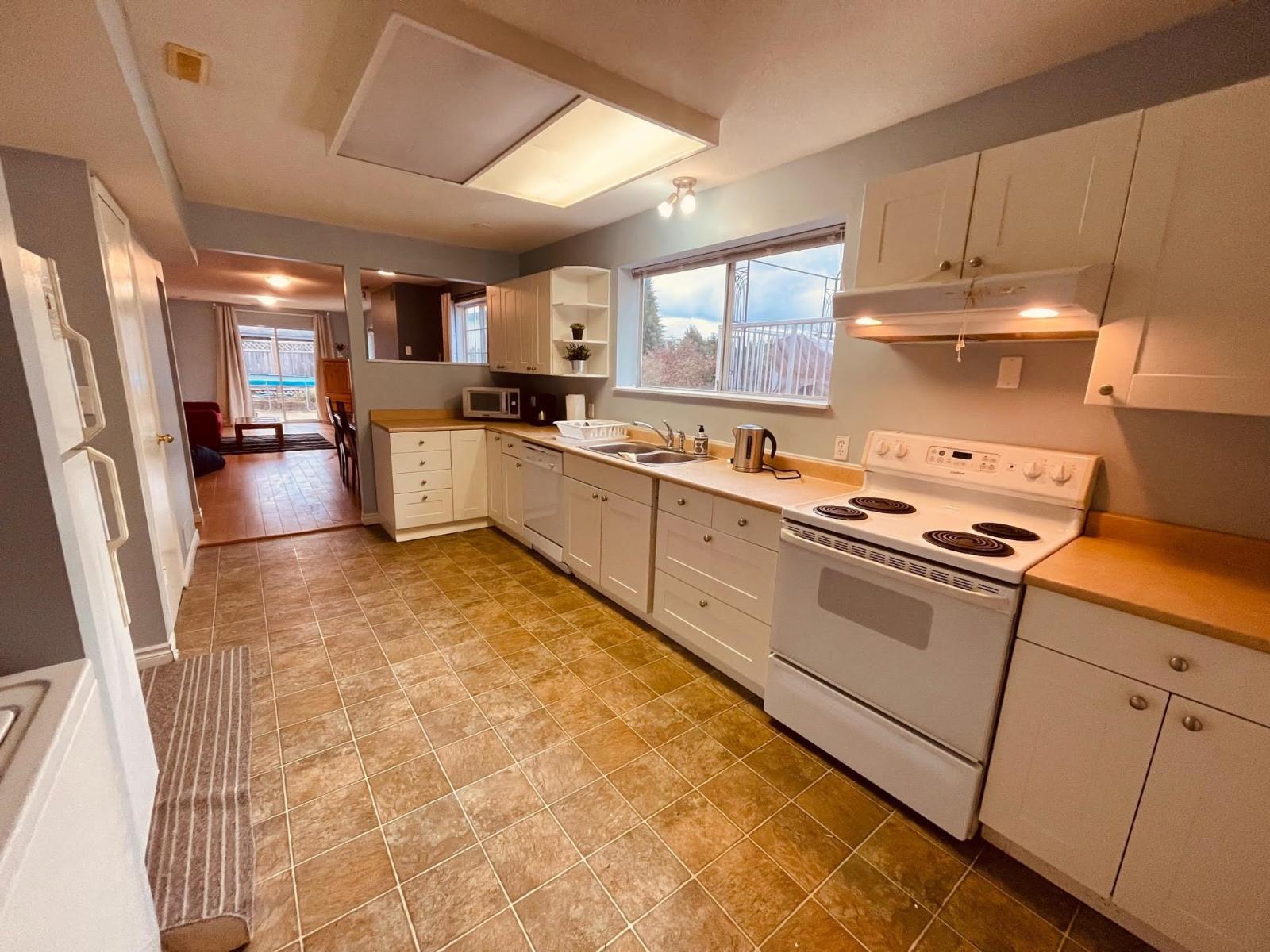 982 KEIL STREET, White Rock