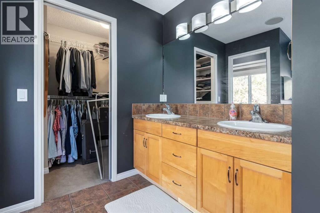 Single Family House for Sale in  Chapala Road SE Chaparral Calgary 