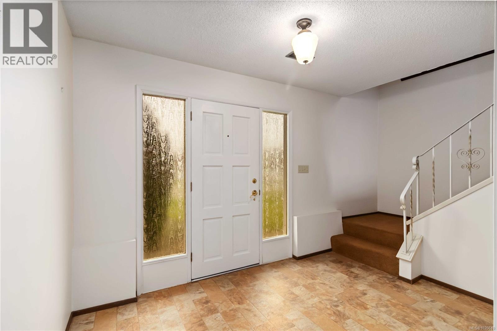 4251 Rossiter Dr, Saanich