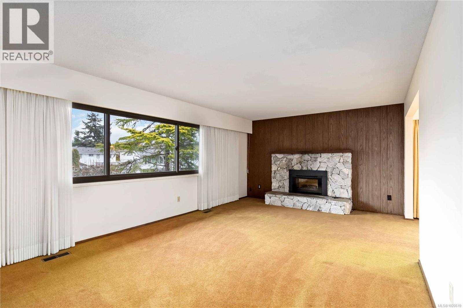 4251 Rossiter Dr, Saanich