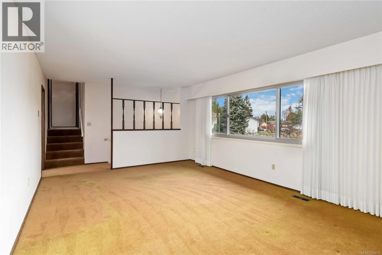 4251 Rossiter Dr, Saanich