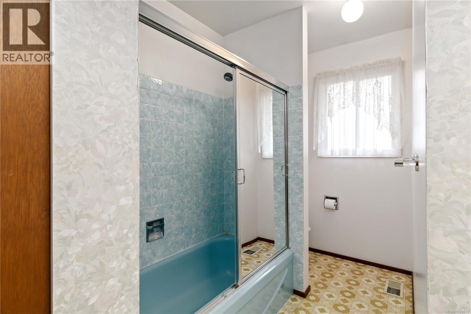 4251 Rossiter Dr, Saanich