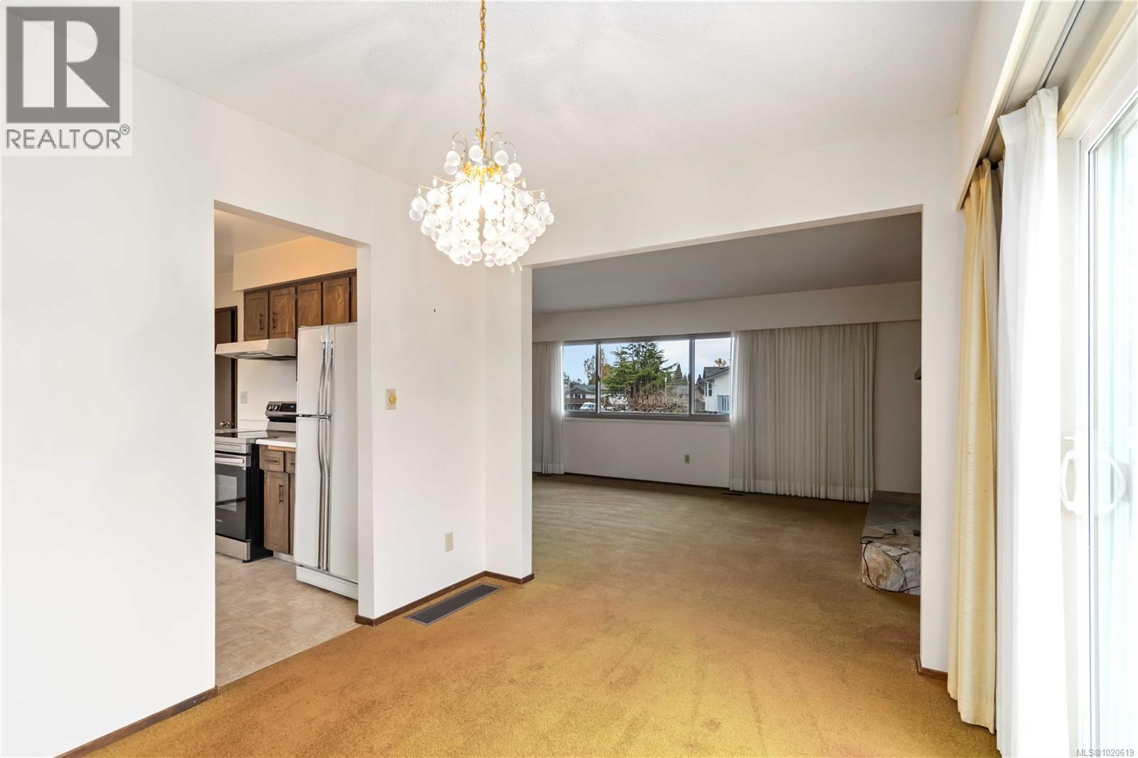 4251 Rossiter Dr, Saanich