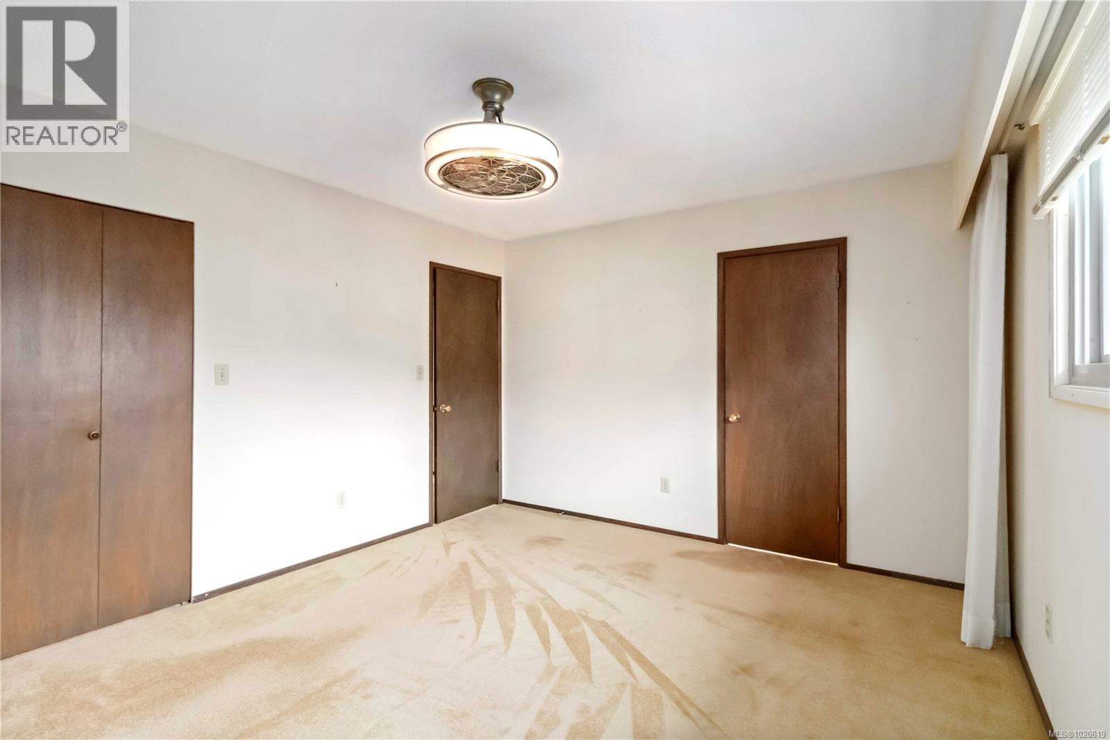 4251 Rossiter Dr, Saanich