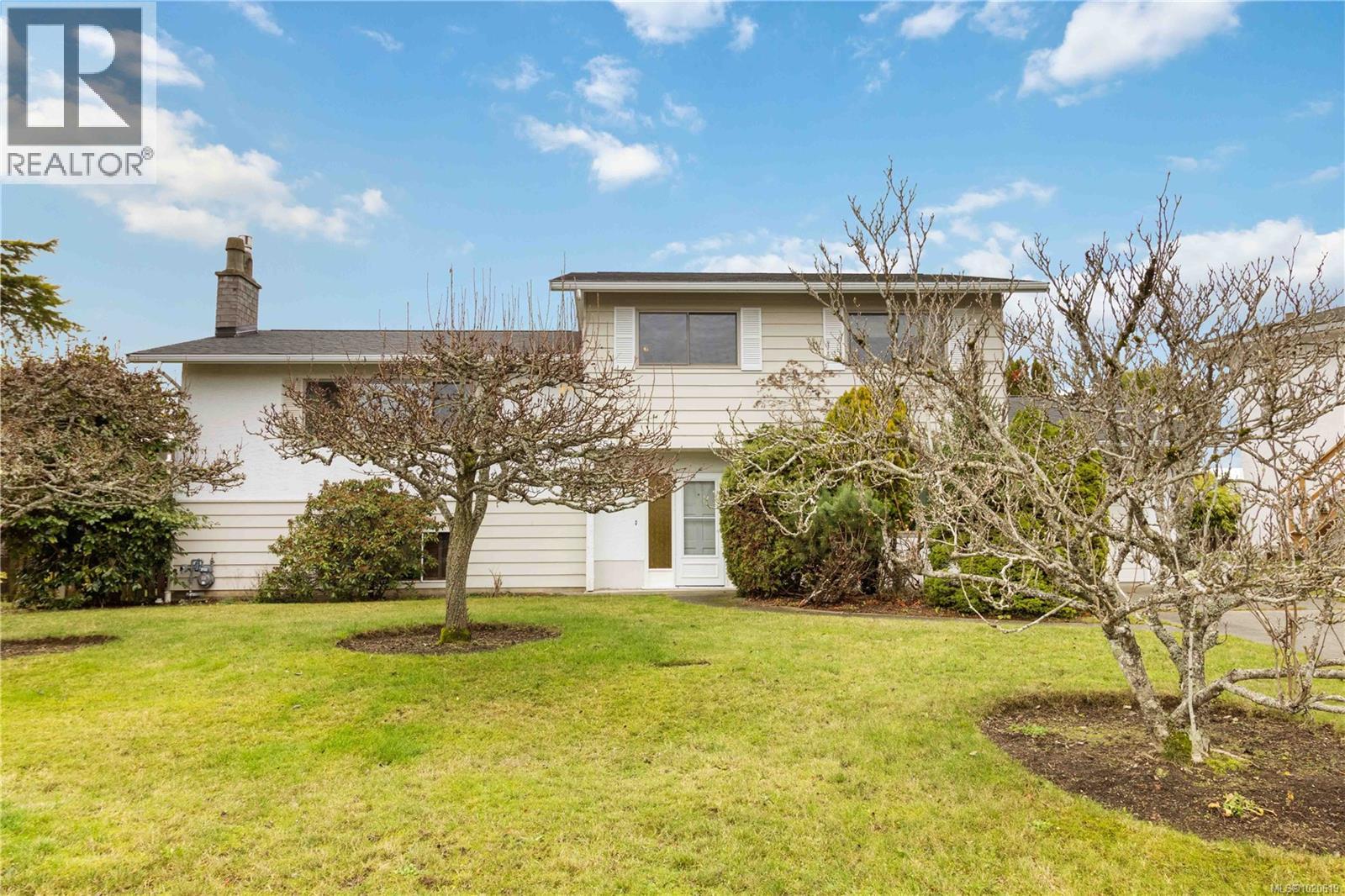 4251 Rossiter Dr, Saanich