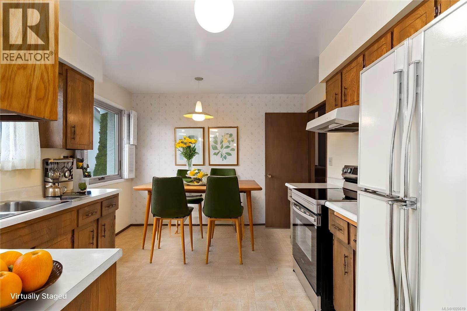 4251 Rossiter Dr, Saanich