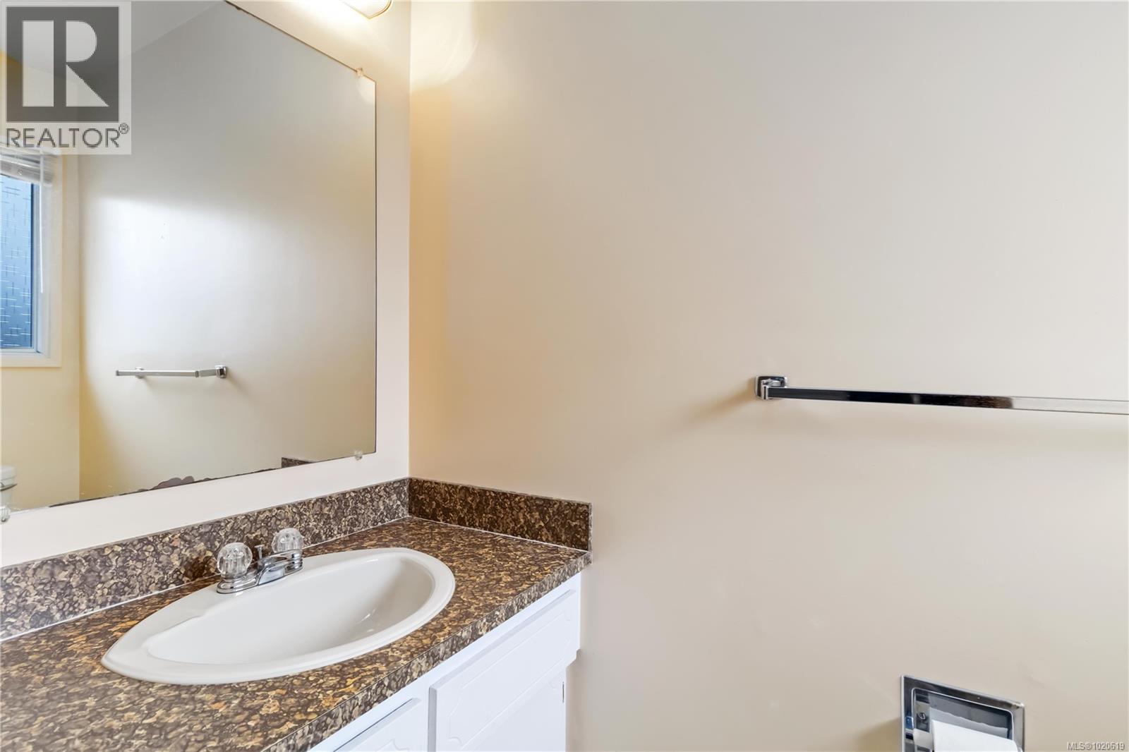 4251 Rossiter Dr, Saanich