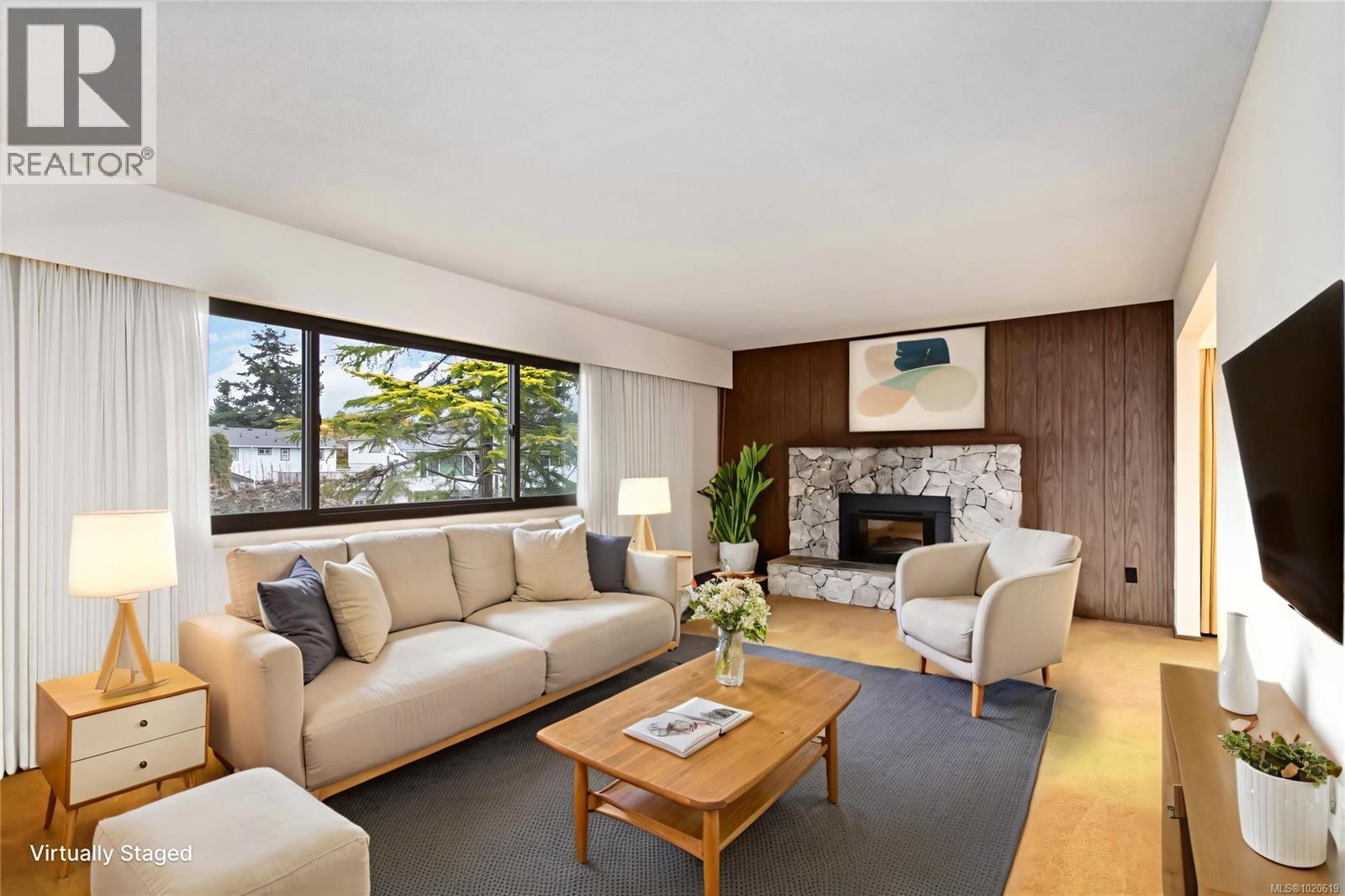 4251 Rossiter Dr, Saanich