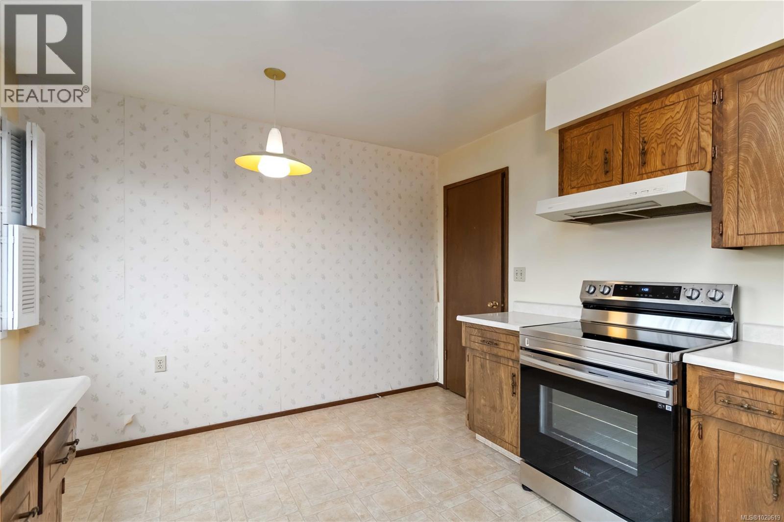 4251 Rossiter Dr, Saanich