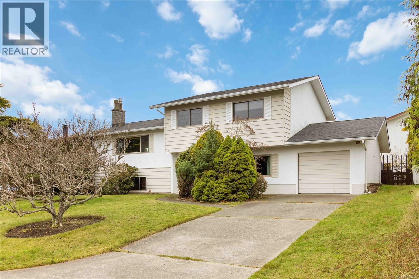 4251 Rossiter Dr, Saanich