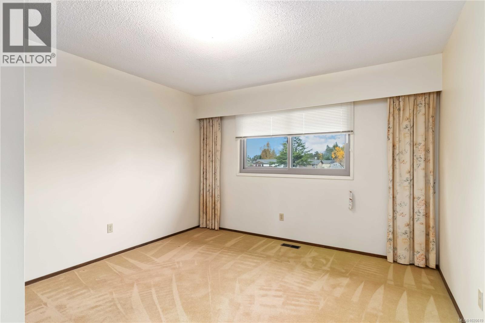 4251 Rossiter Dr, Saanich