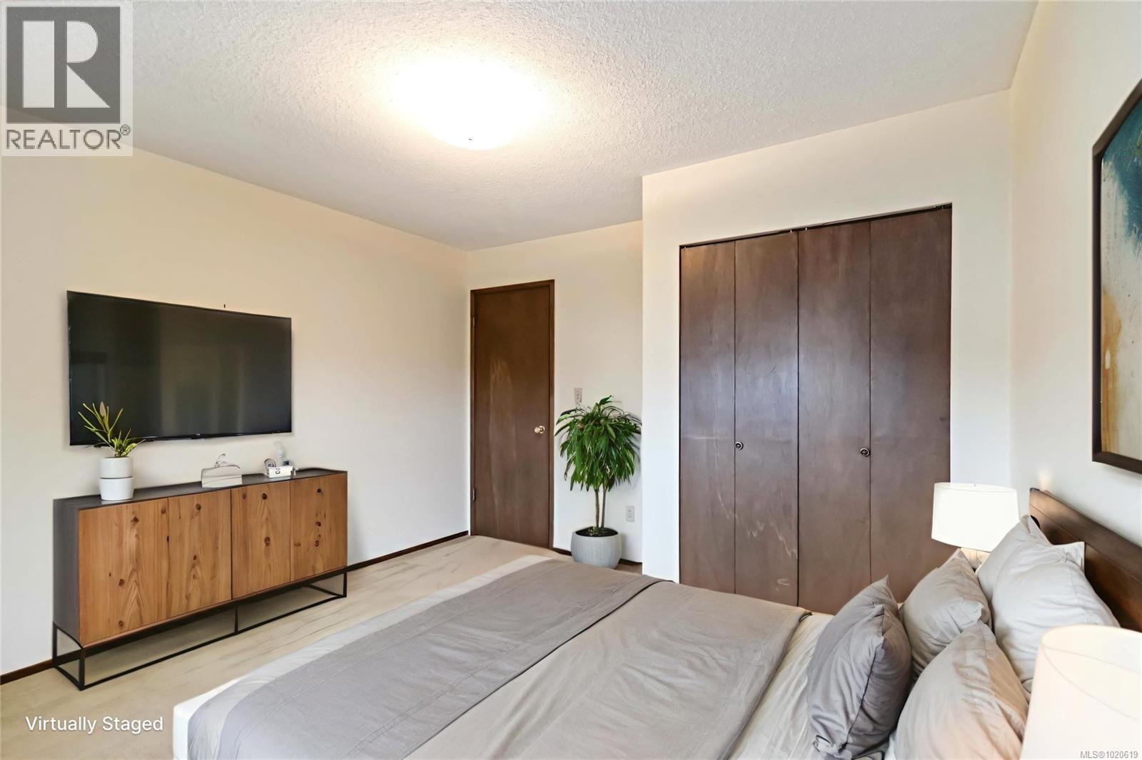 4251 Rossiter Dr, Saanich