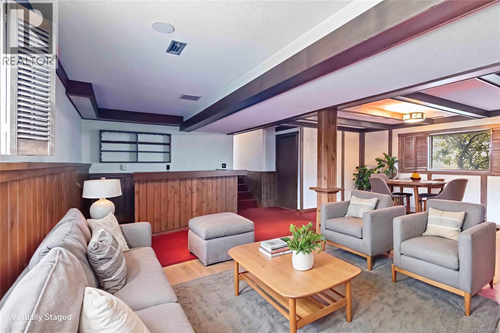 4251 Rossiter Dr, Saanich