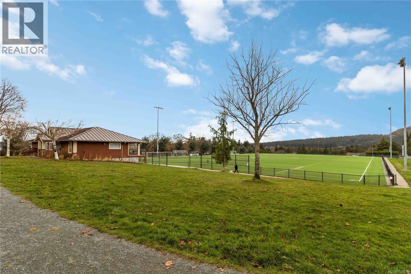 4251 Rossiter Dr, Saanich