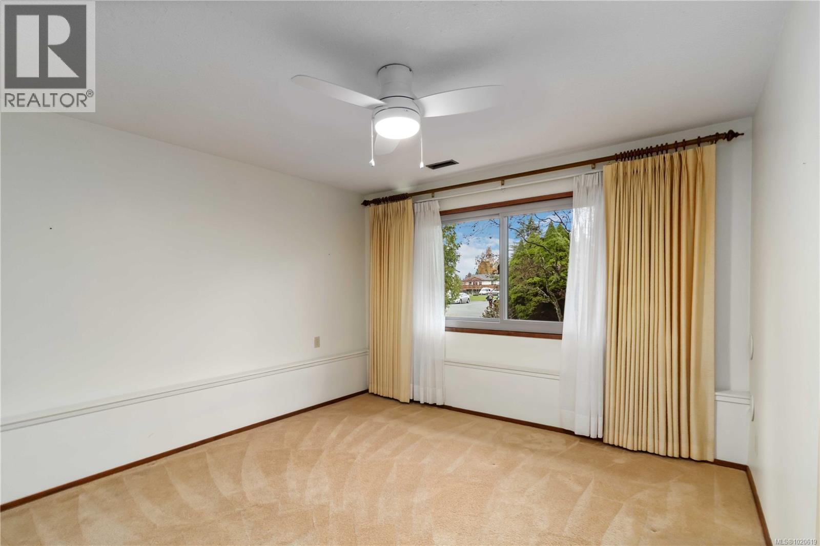 4251 Rossiter Dr, Saanich