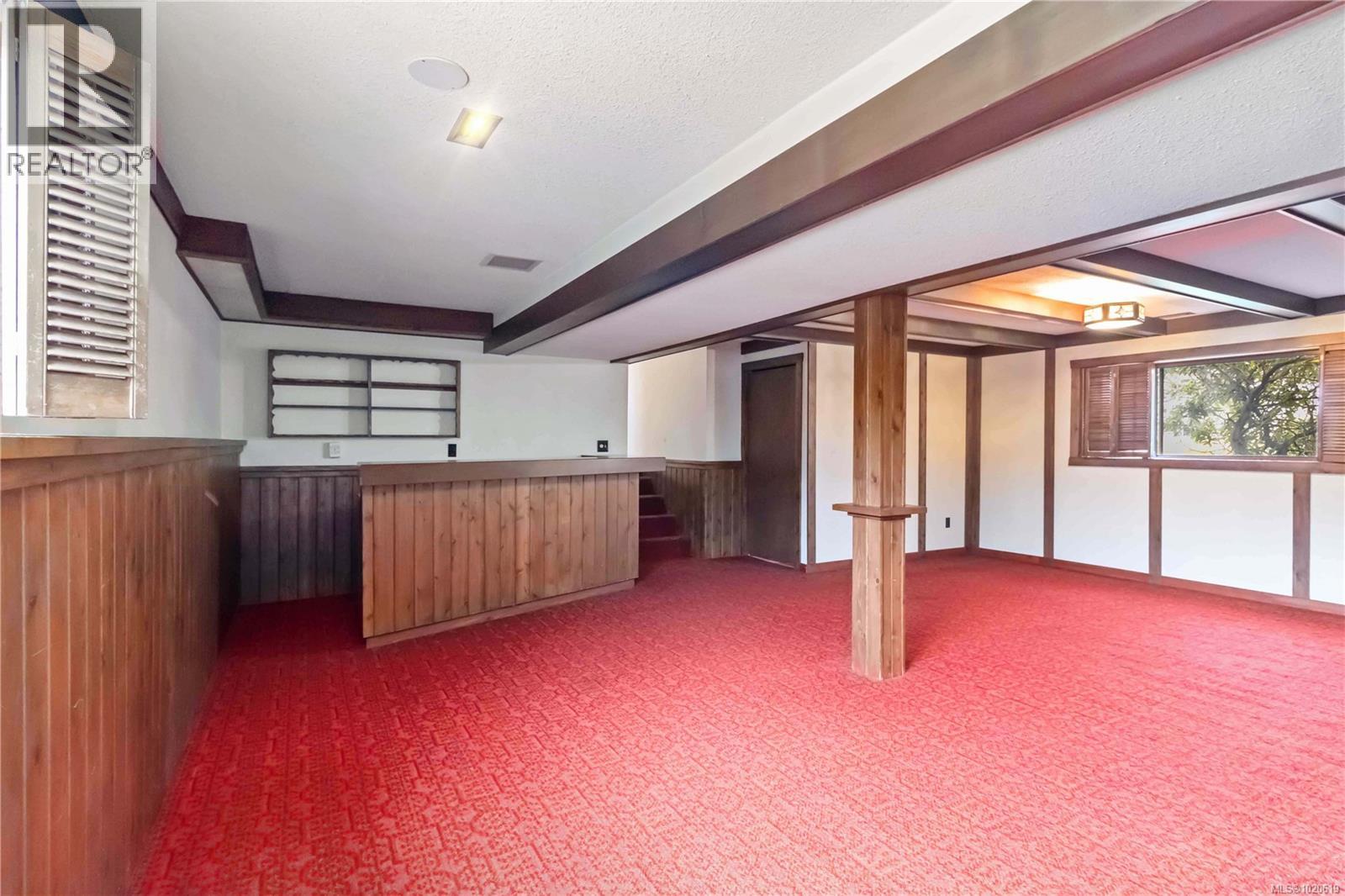 4251 Rossiter Dr, Saanich