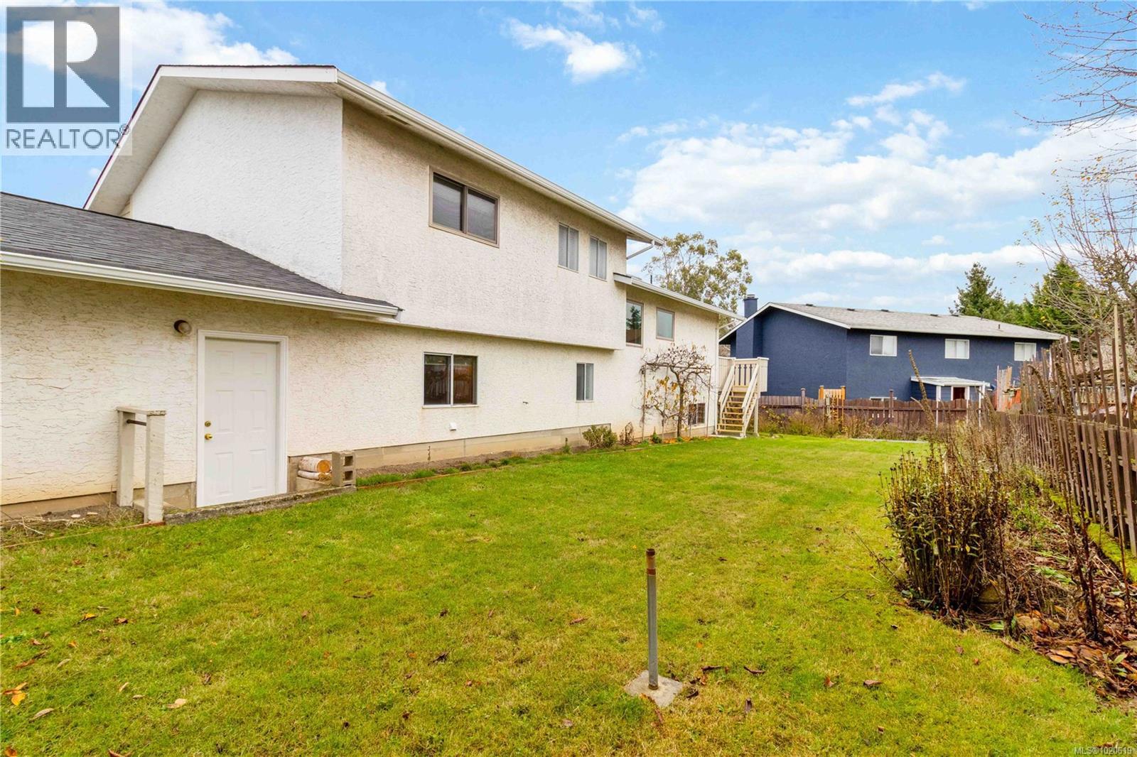 4251 Rossiter Dr, Saanich