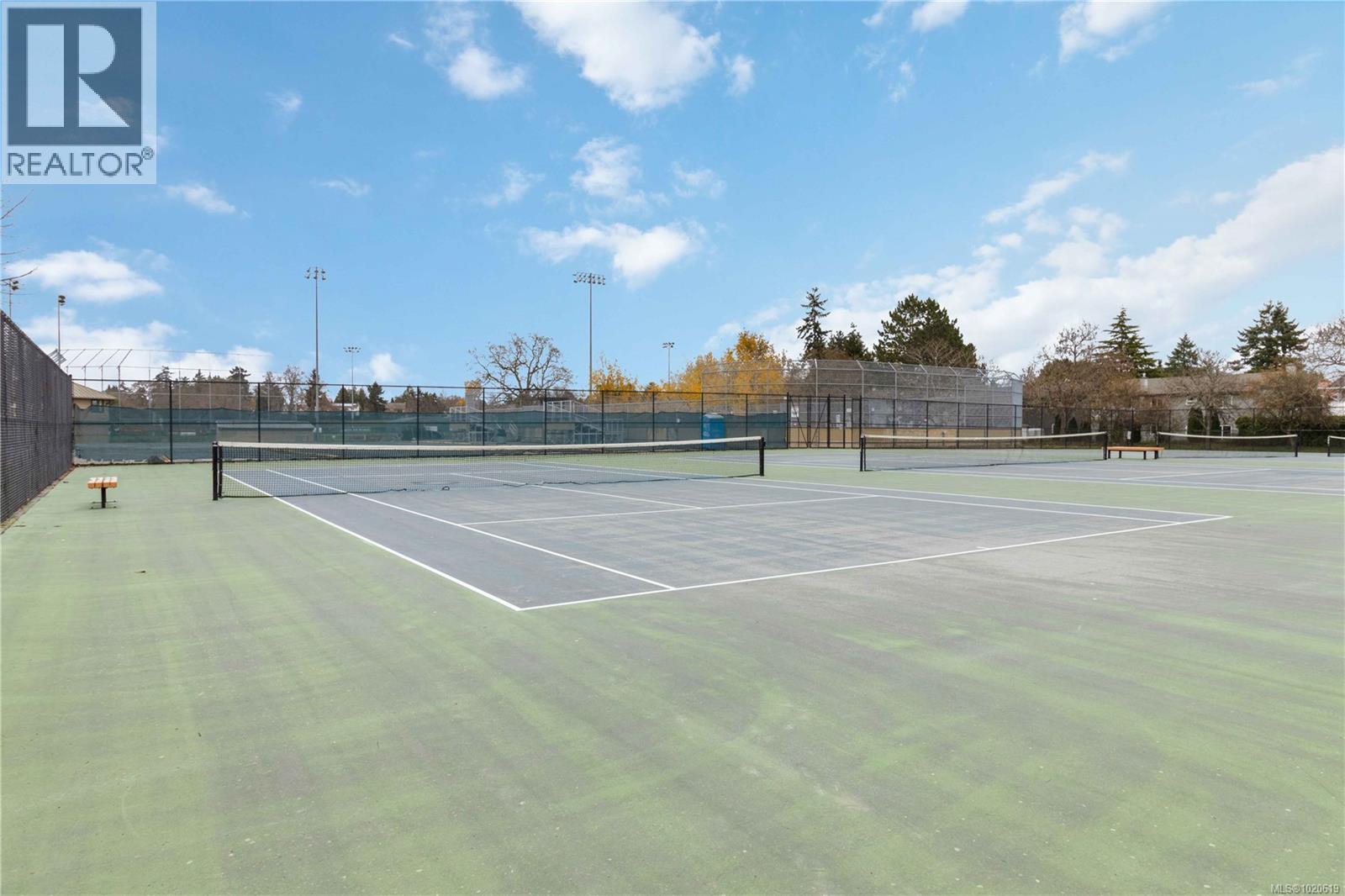 4251 Rossiter Dr, Saanich