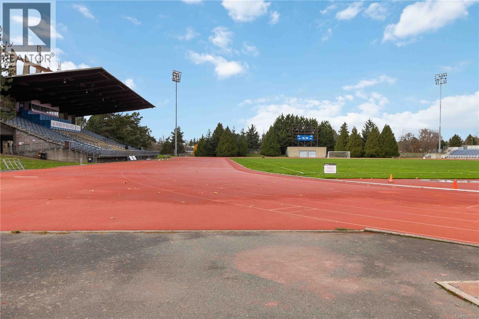 4251 Rossiter Dr, Saanich