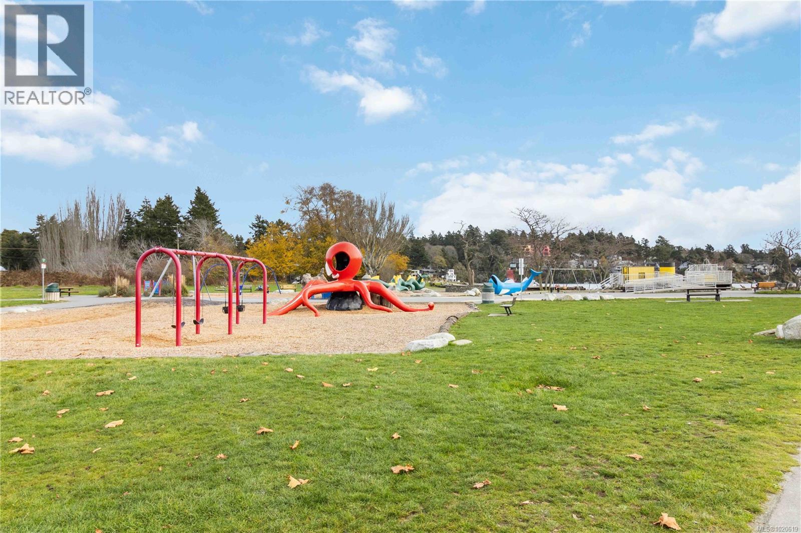 4251 Rossiter Dr, Saanich