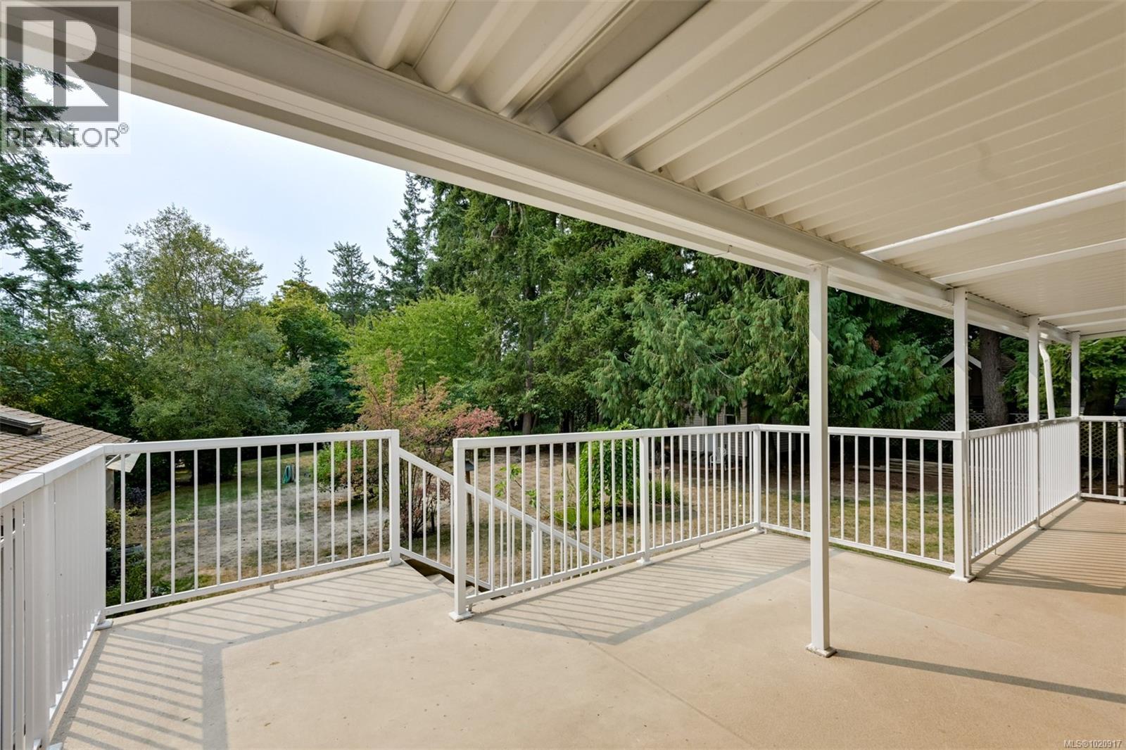 2587 MacDonald Dr W, Saanich