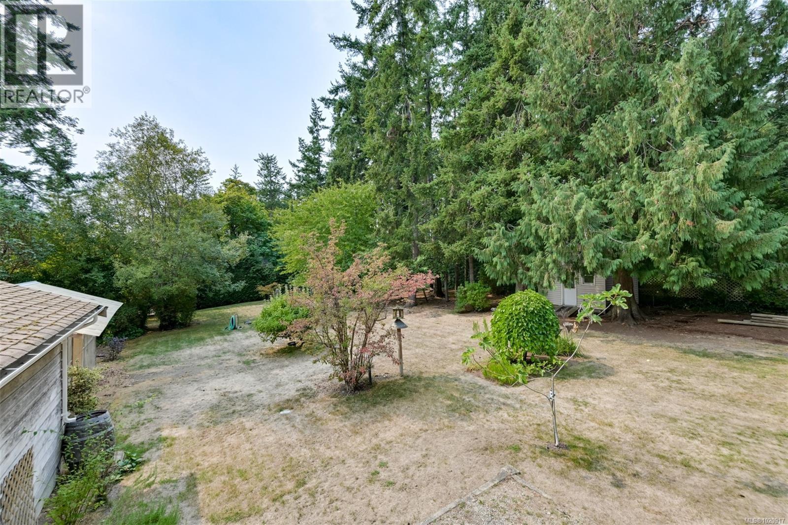2587 MacDonald Dr W, Saanich