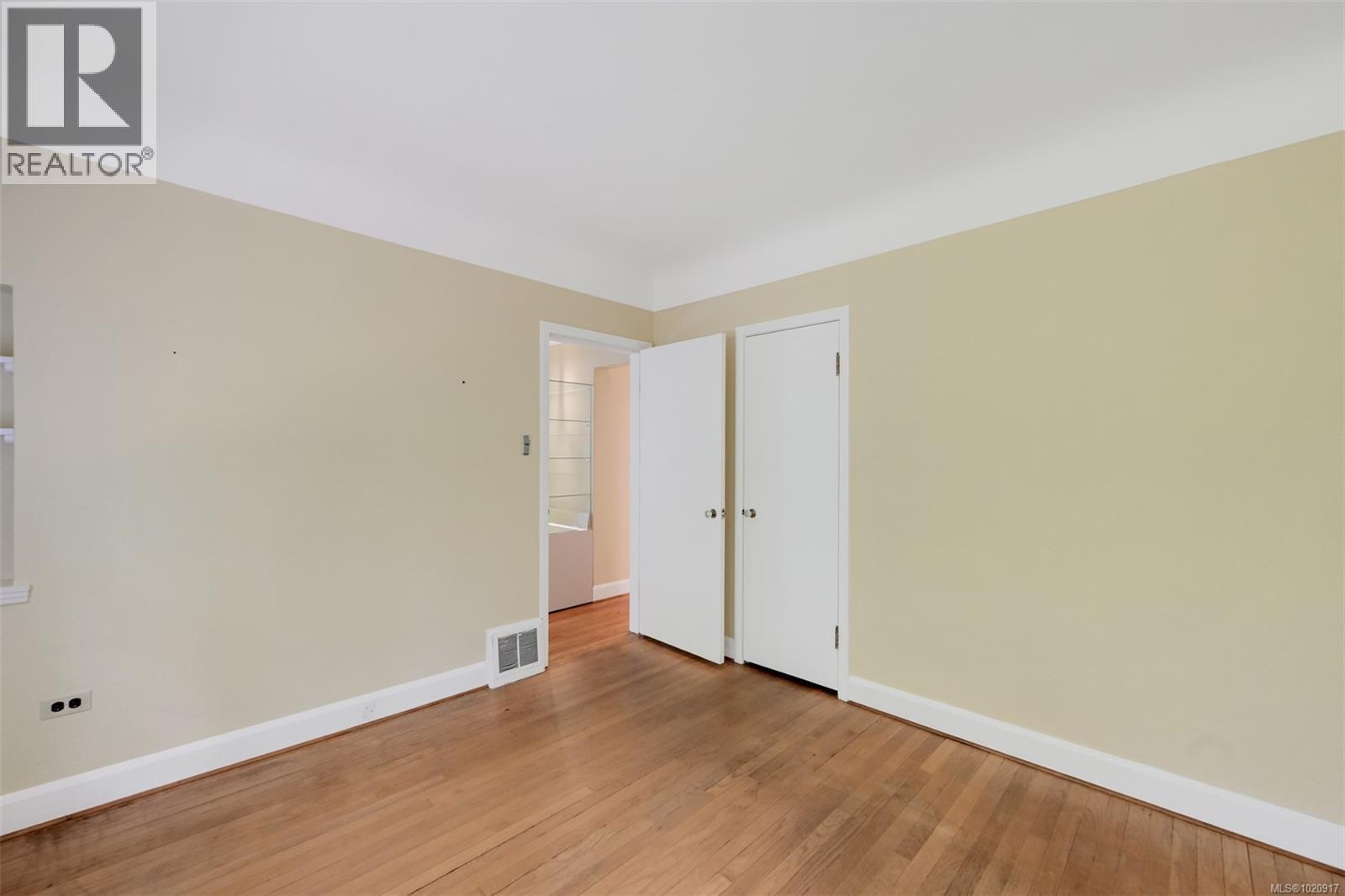 2587 MacDonald Dr W, Saanich