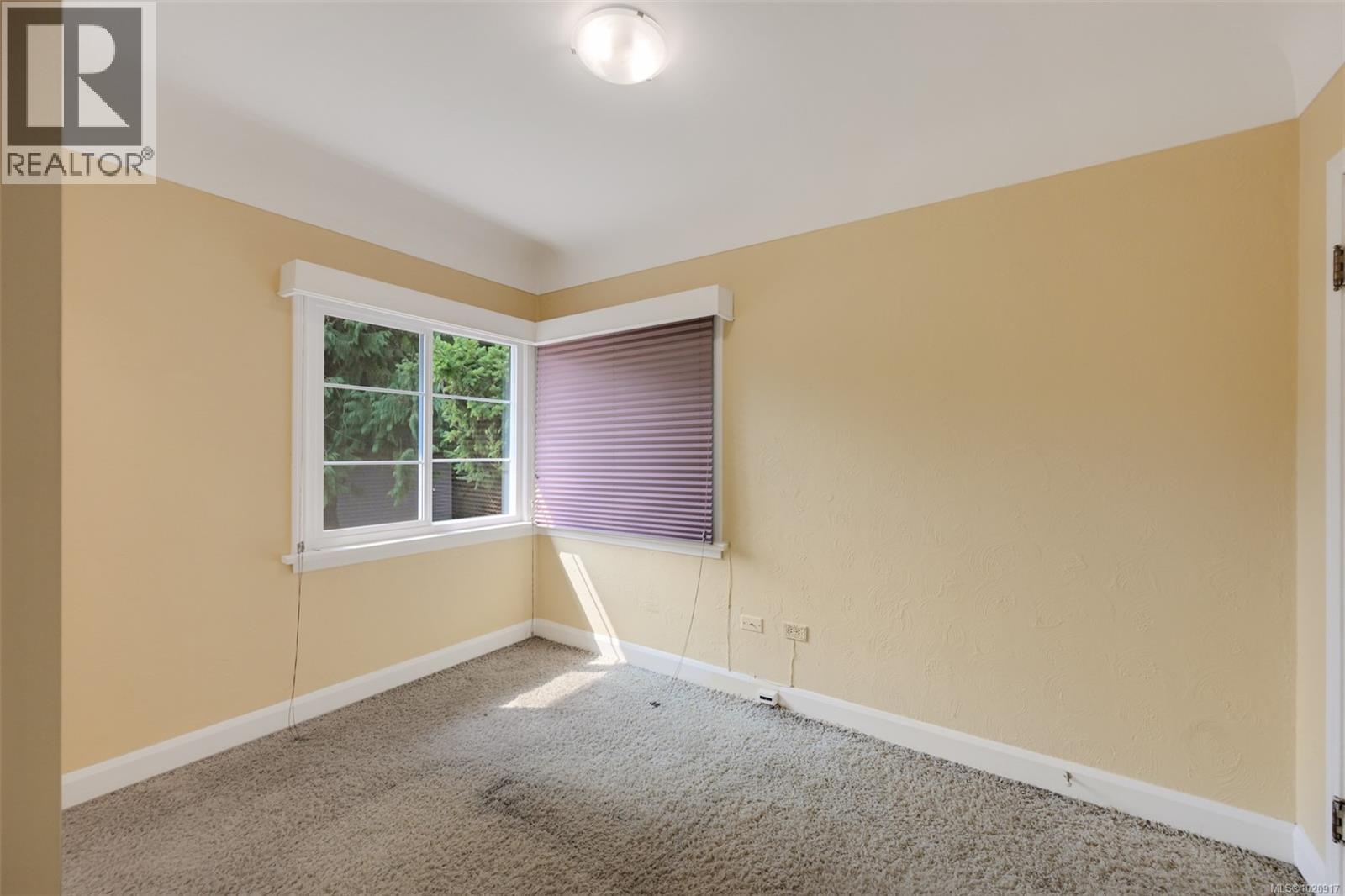 2587 MacDonald Dr W, Saanich