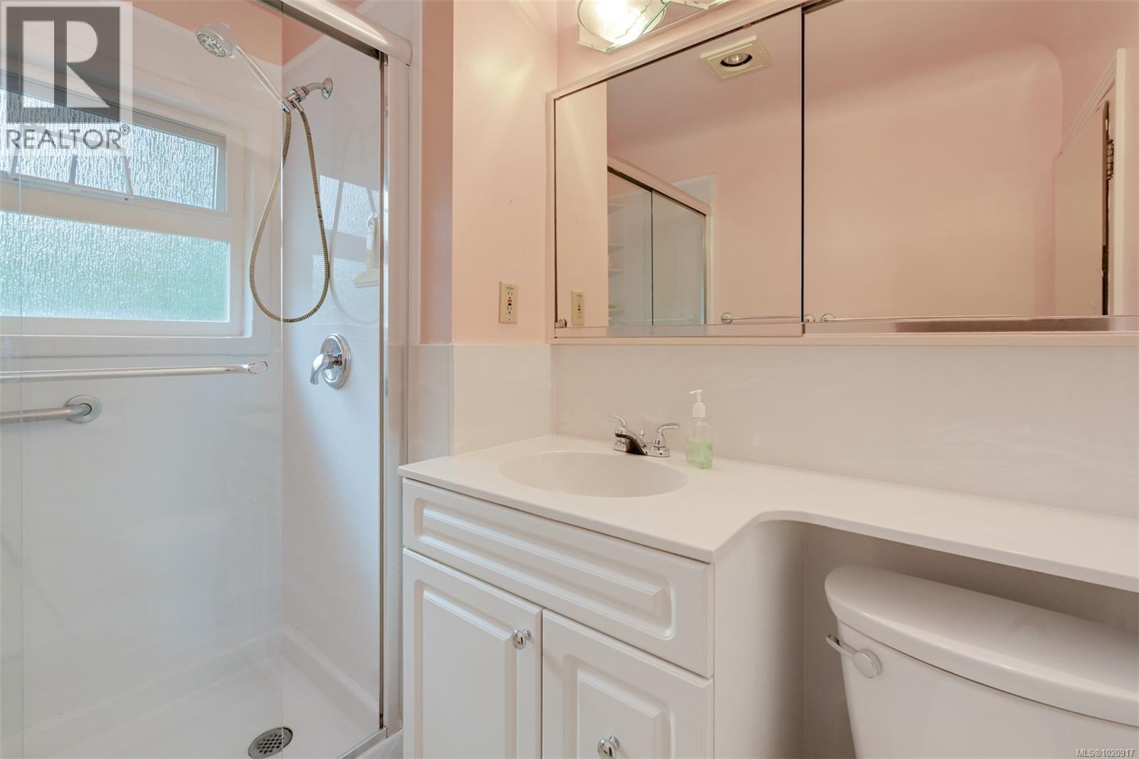 2587 MacDonald Dr W, Saanich