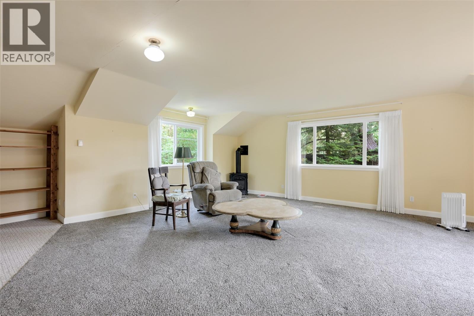 2587 MacDonald Dr W, Saanich