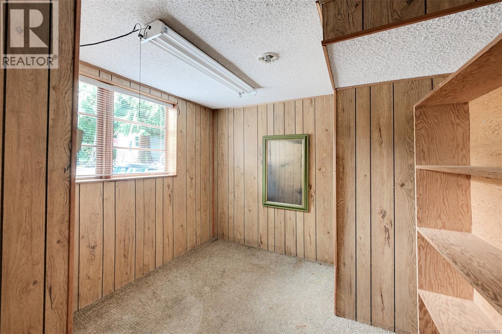 2587 MacDonald Dr W, Saanich