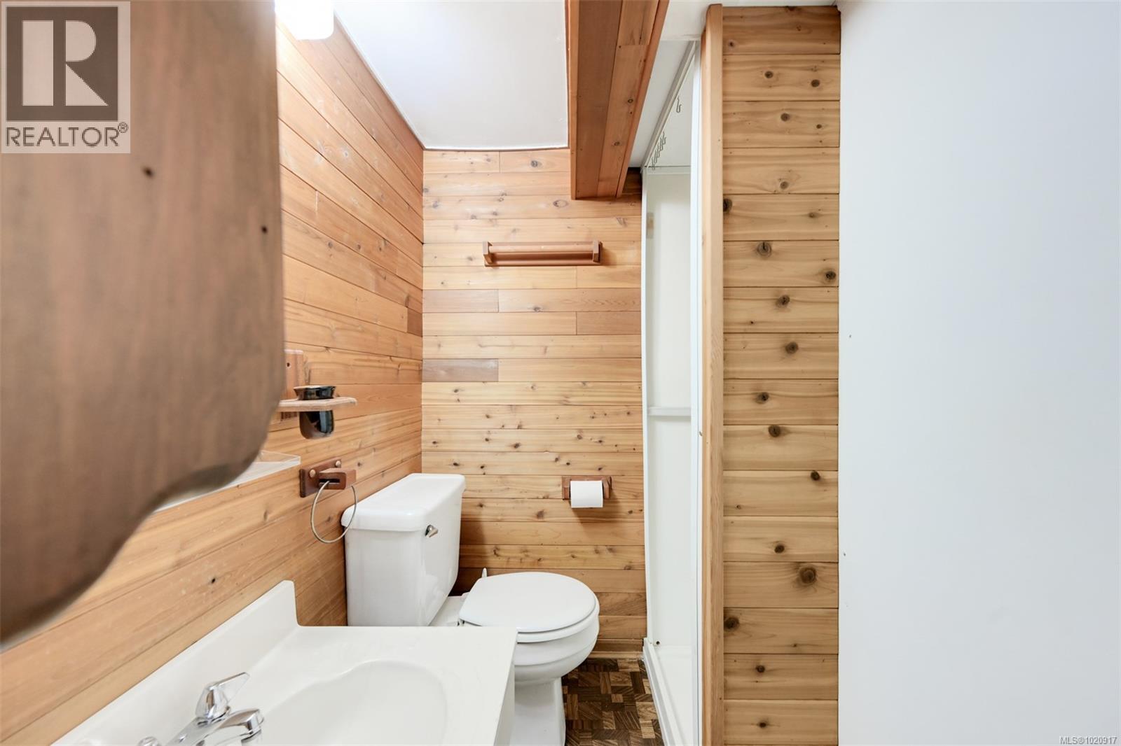 2587 MacDonald Dr W, Saanich