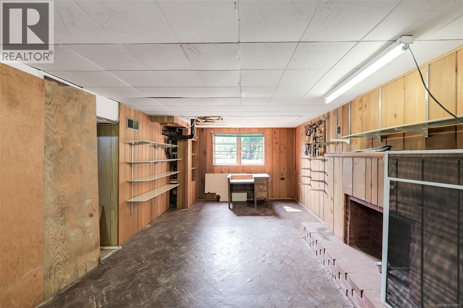 2587 MacDonald Dr W, Saanich