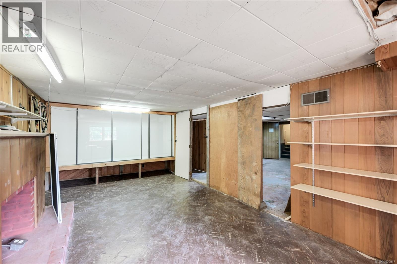 2587 MacDonald Dr W, Saanich