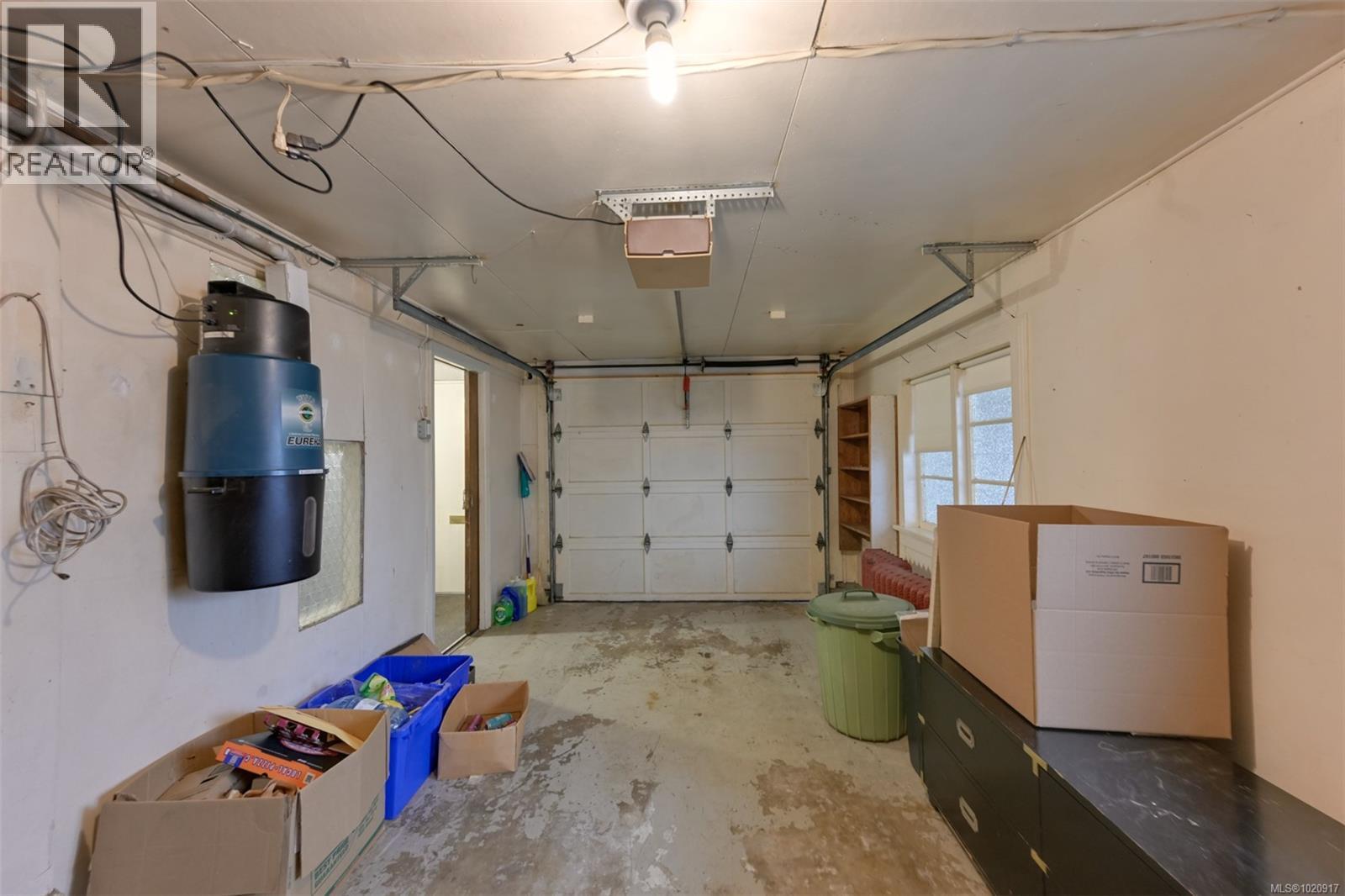 2587 MacDonald Dr W, Saanich