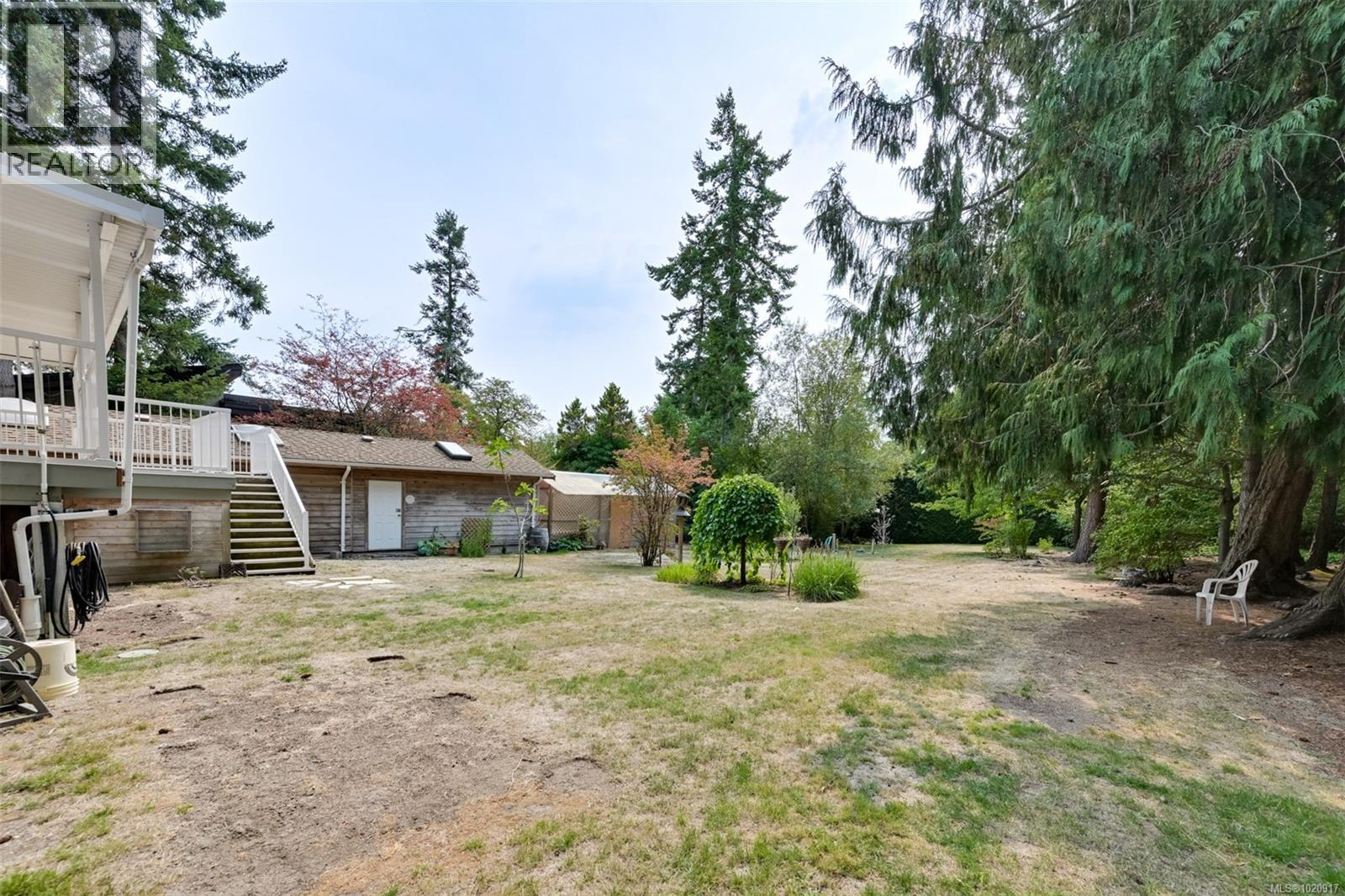 2587 MacDonald Dr W, Saanich