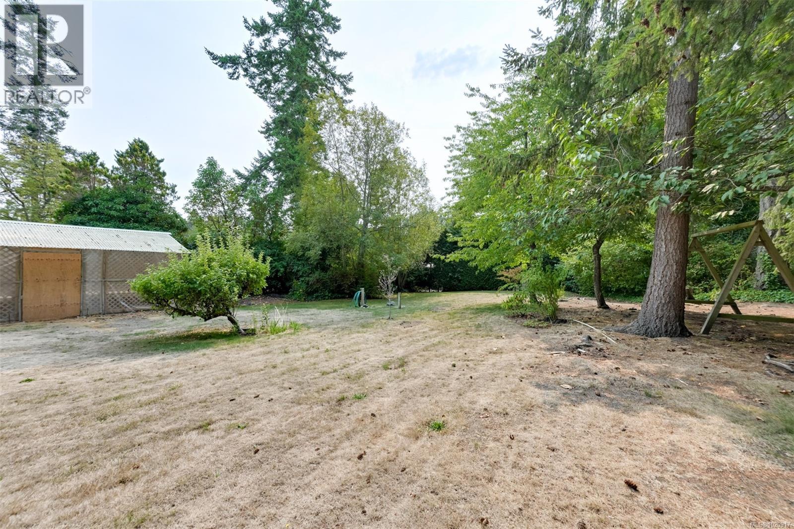 2587 MacDonald Dr W, Saanich