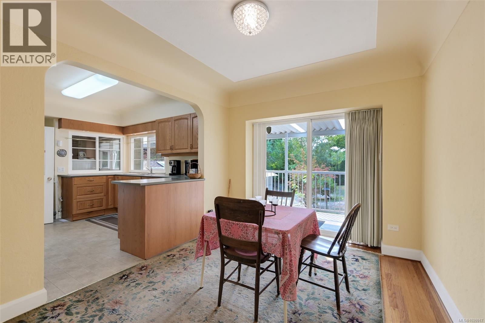 2587 MacDonald Dr W, Saanich