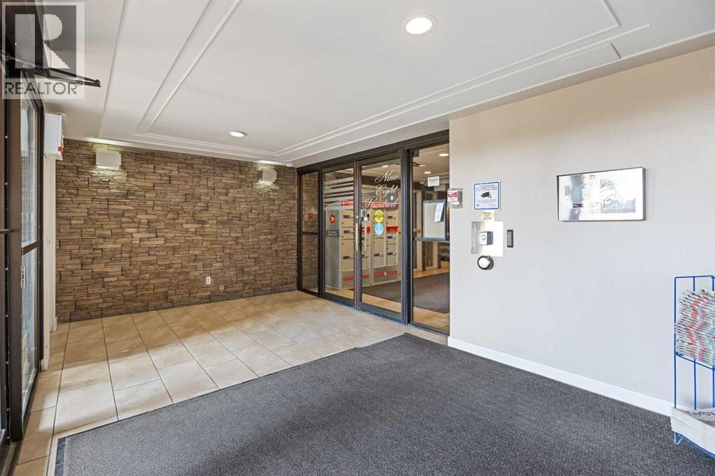 Entrance Front Vestibule