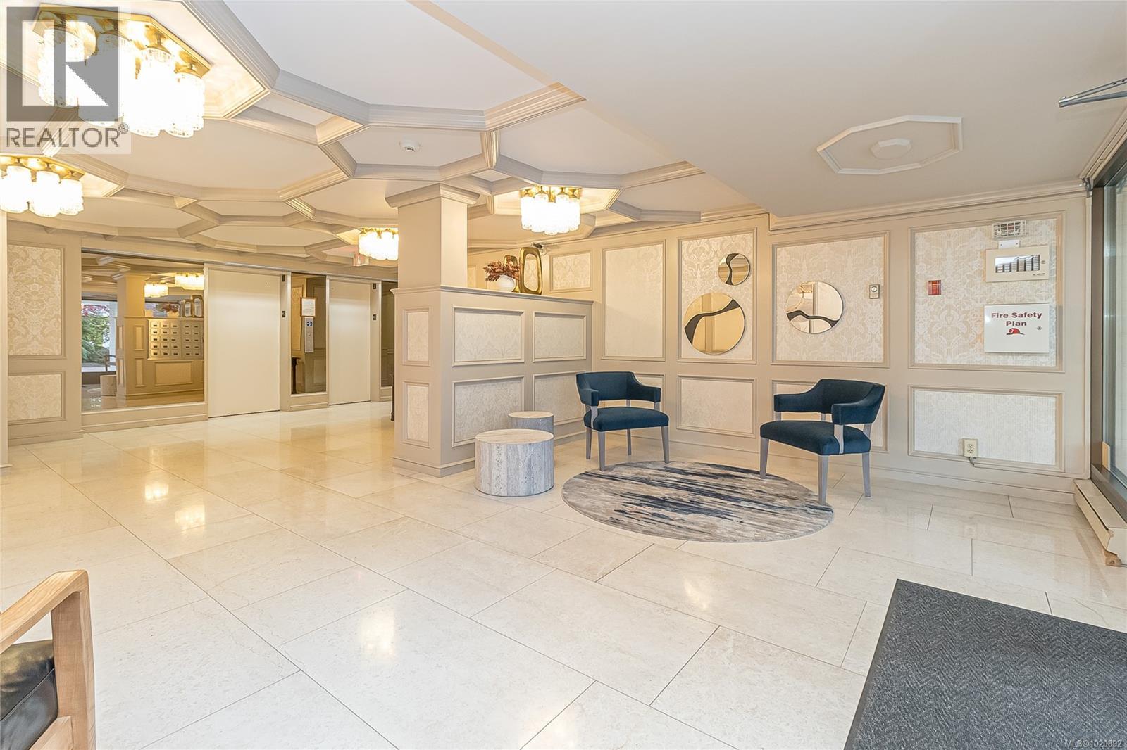 305 1370 Beach Drive, Oak Bay