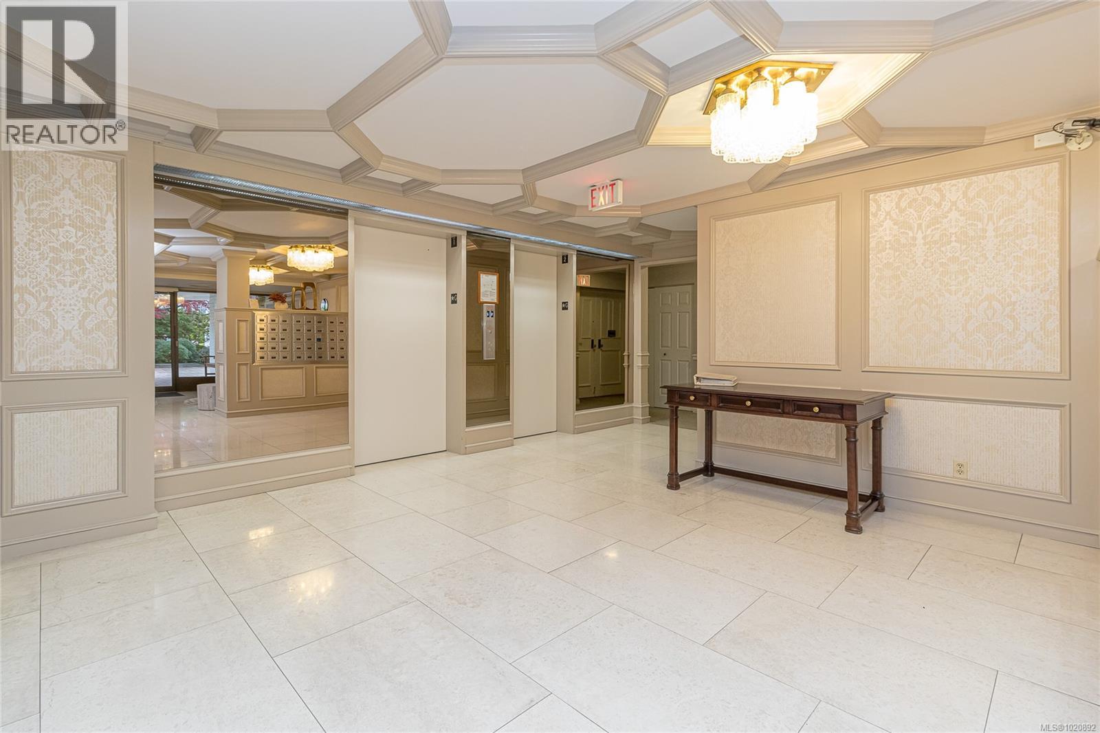 305 1370 Beach Drive, Oak Bay