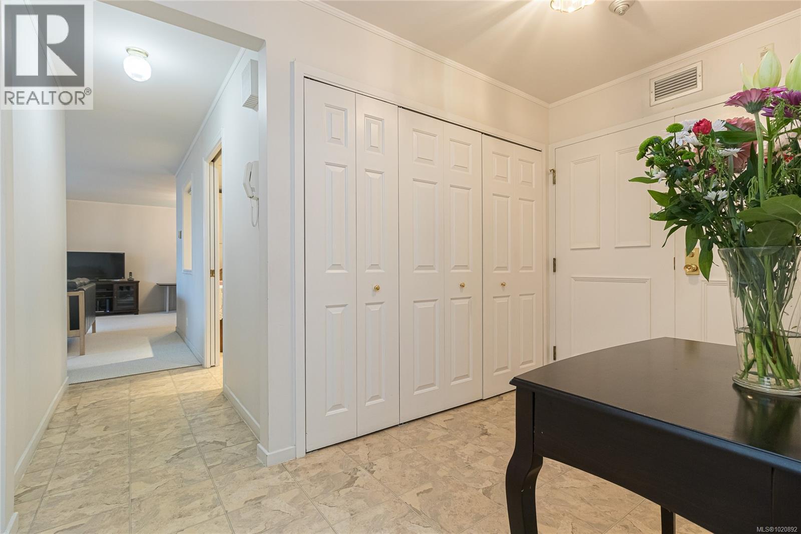 305 1370 Beach Drive, Oak Bay