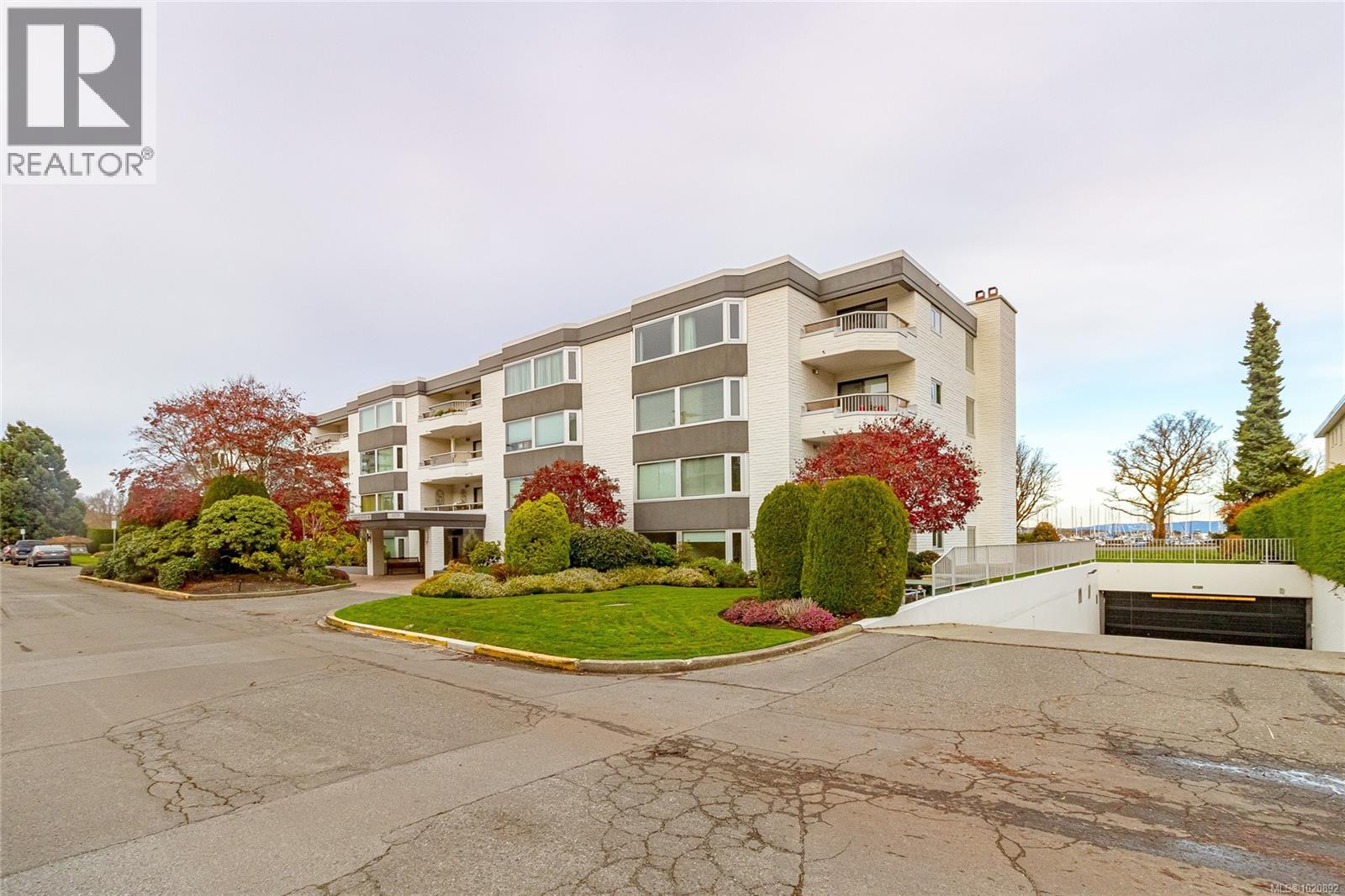 305 1370 Beach Drive, Oak Bay