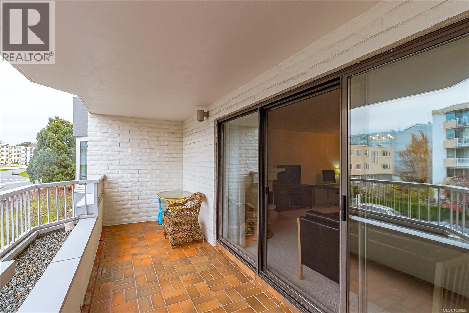 305 1370 Beach Drive, Oak Bay