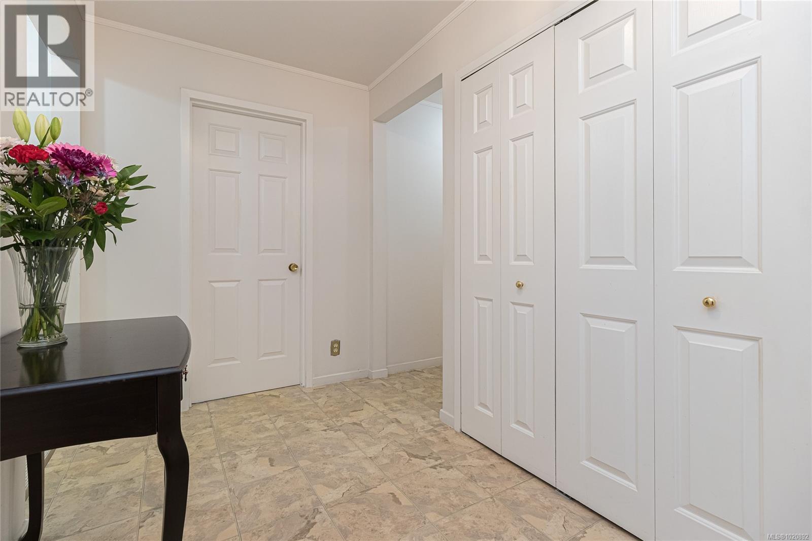 305 1370 Beach Drive, Oak Bay