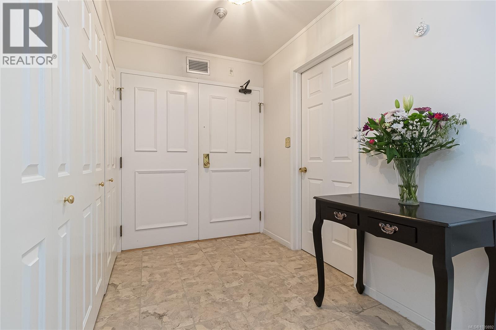 305 1370 Beach Drive, Oak Bay